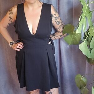 Elegant Black Sleeveless Dress